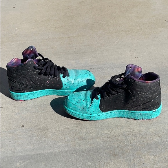 COPY - Super rare Teal and black Jordan’s 🔥🔥🔥 - Picture 3 of 10